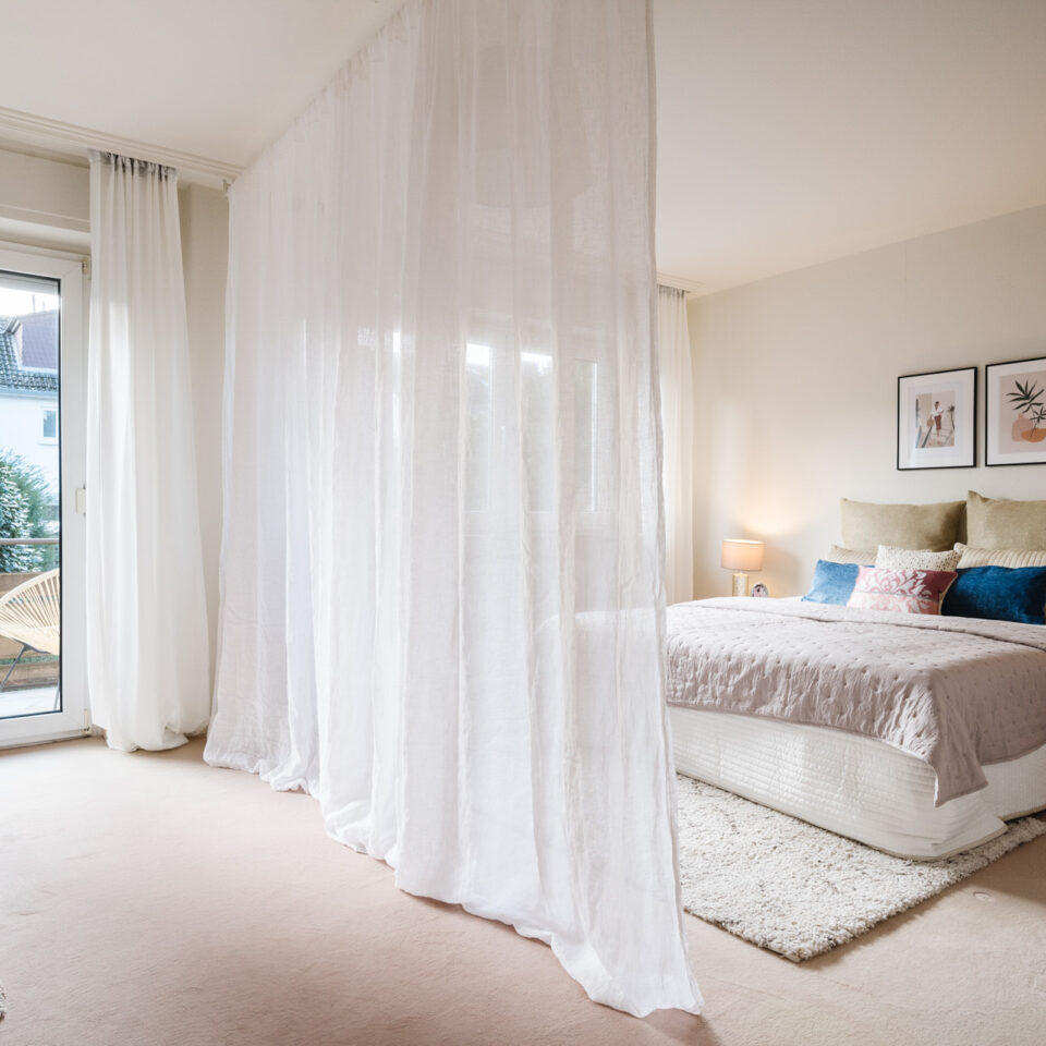 Schlafzimmer geerbtes Reihenhaus nach Home Staging